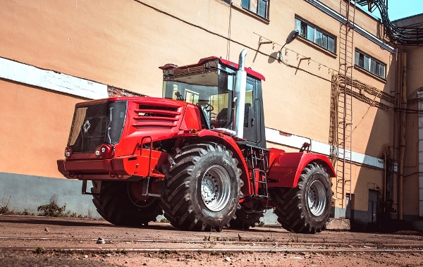 ЗАО «Петербургский тракторный завод» начинает производство модернизированного трактора «Кировец» К-744Р